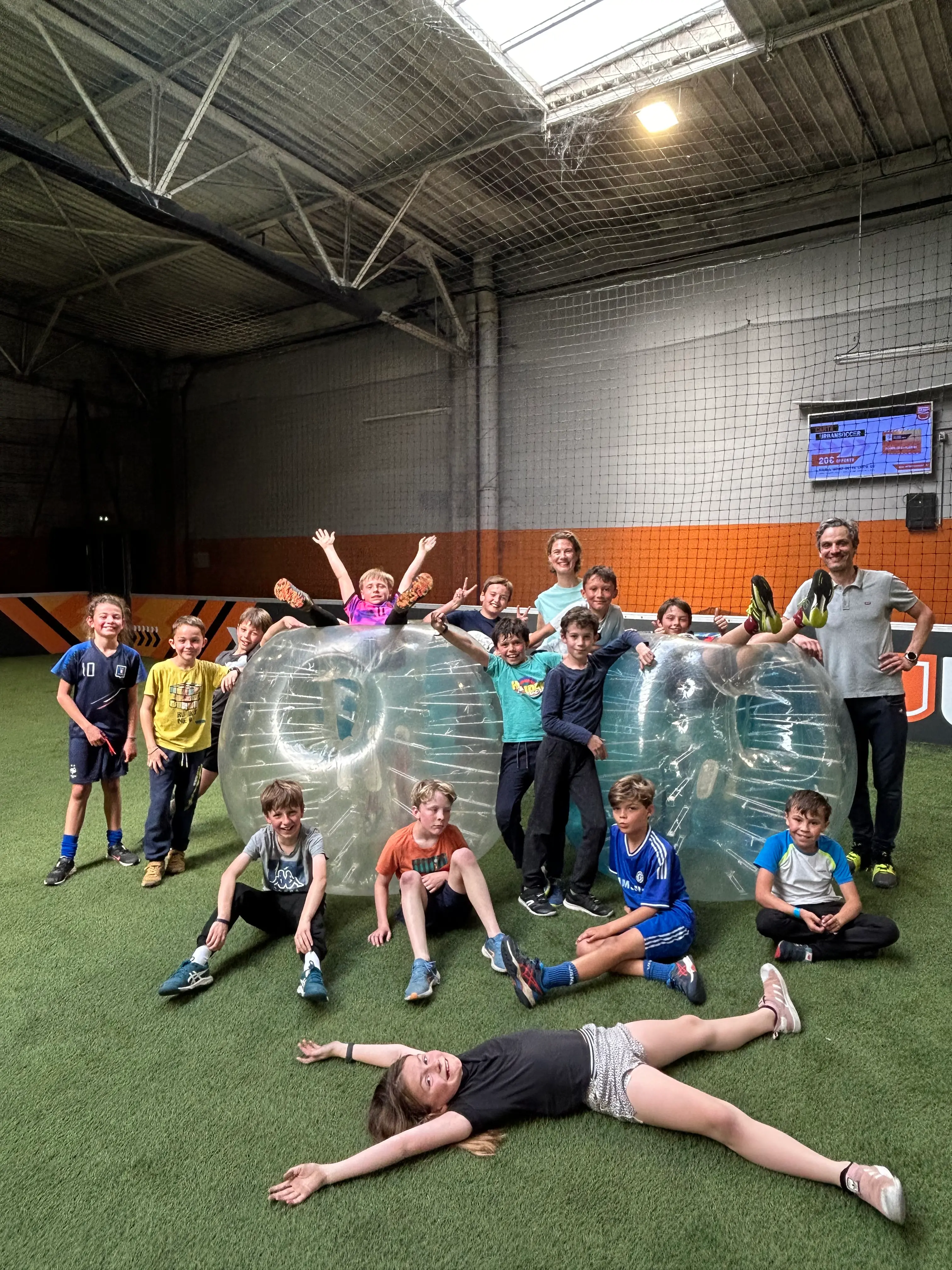 Bubble foot Bordeaux UniGames - pose salle football terrain