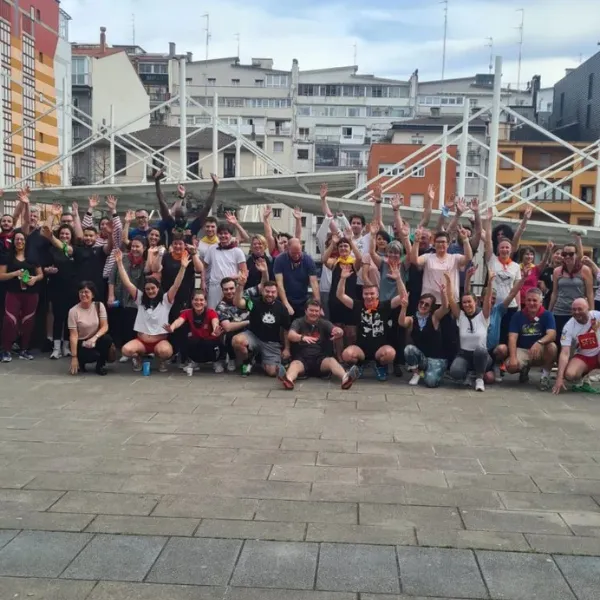 Sortie en groupe Bordeaux - debout exterieur jeunes