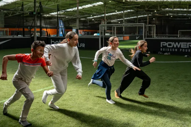 Des enfants participent à une activité encadrée par UniGames