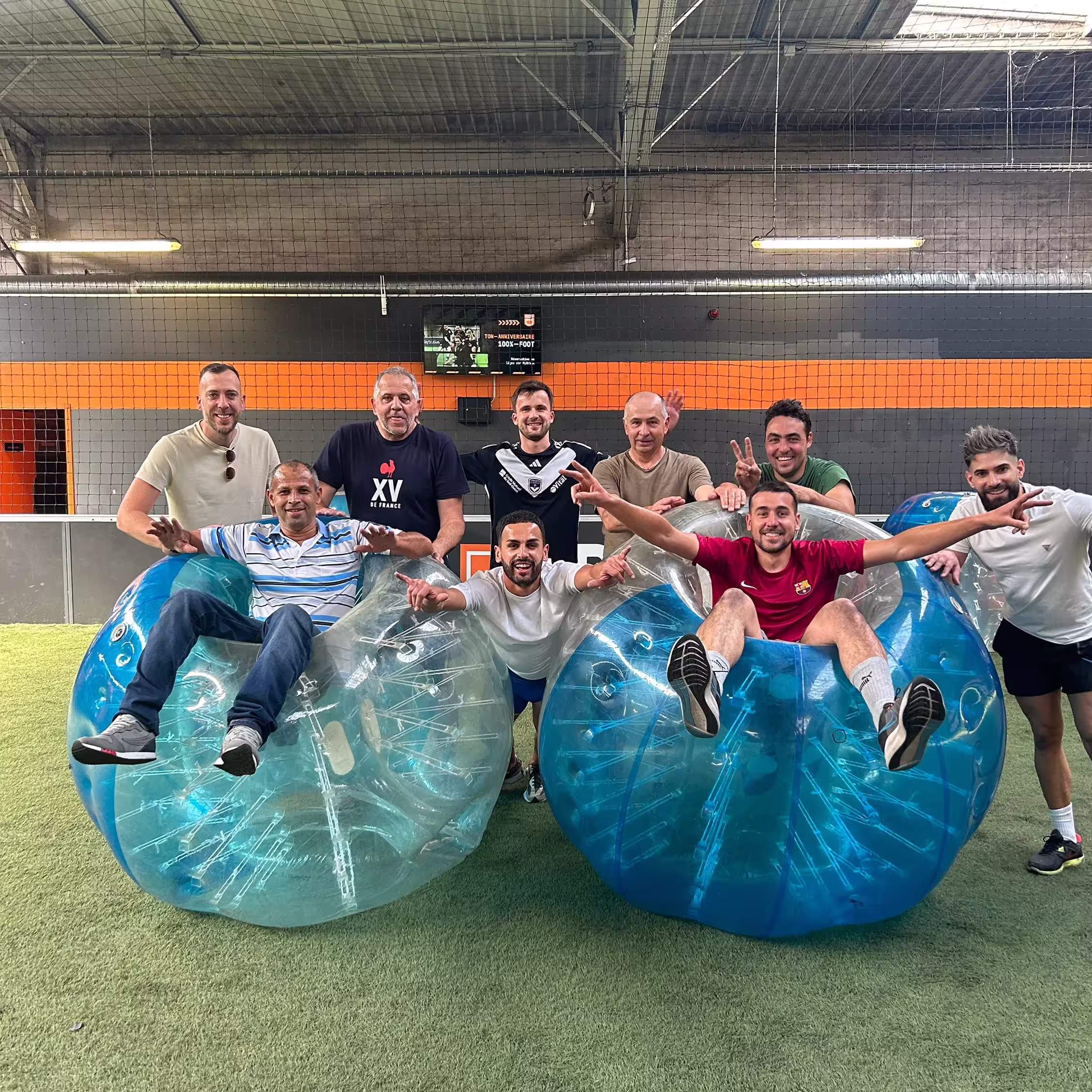 Groupe d’EVG dans des bulles de Bubble Foot