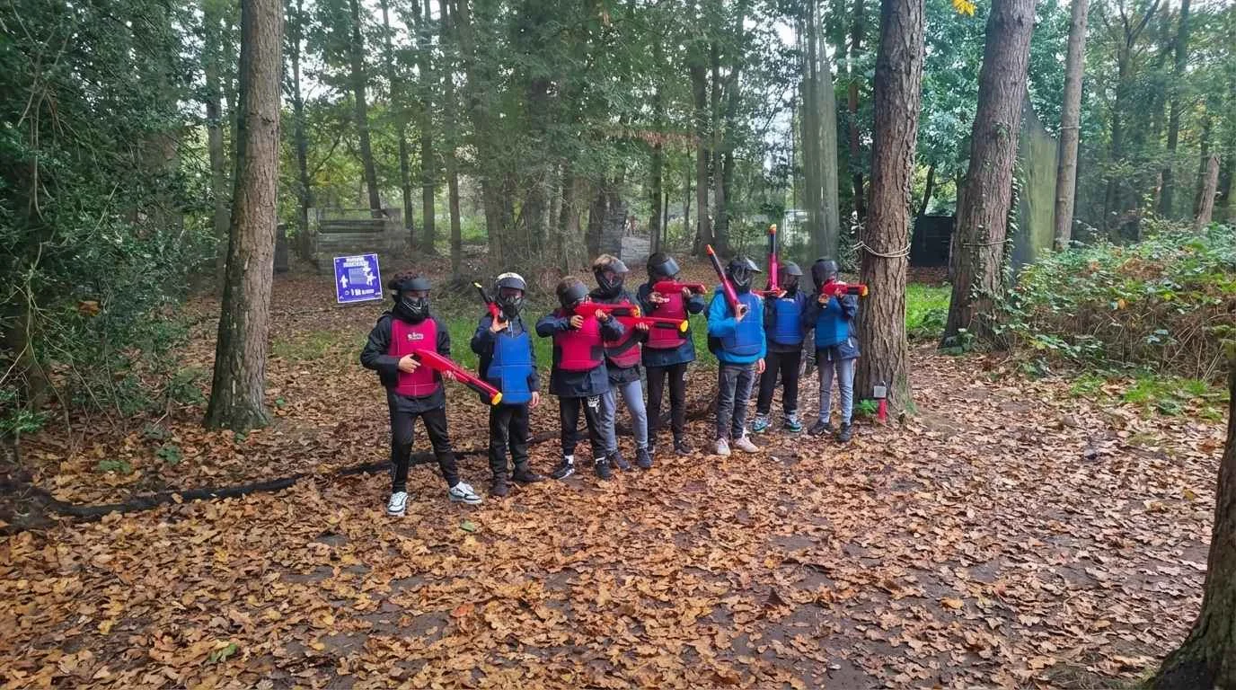 Partie de Laser Game en extérieur
