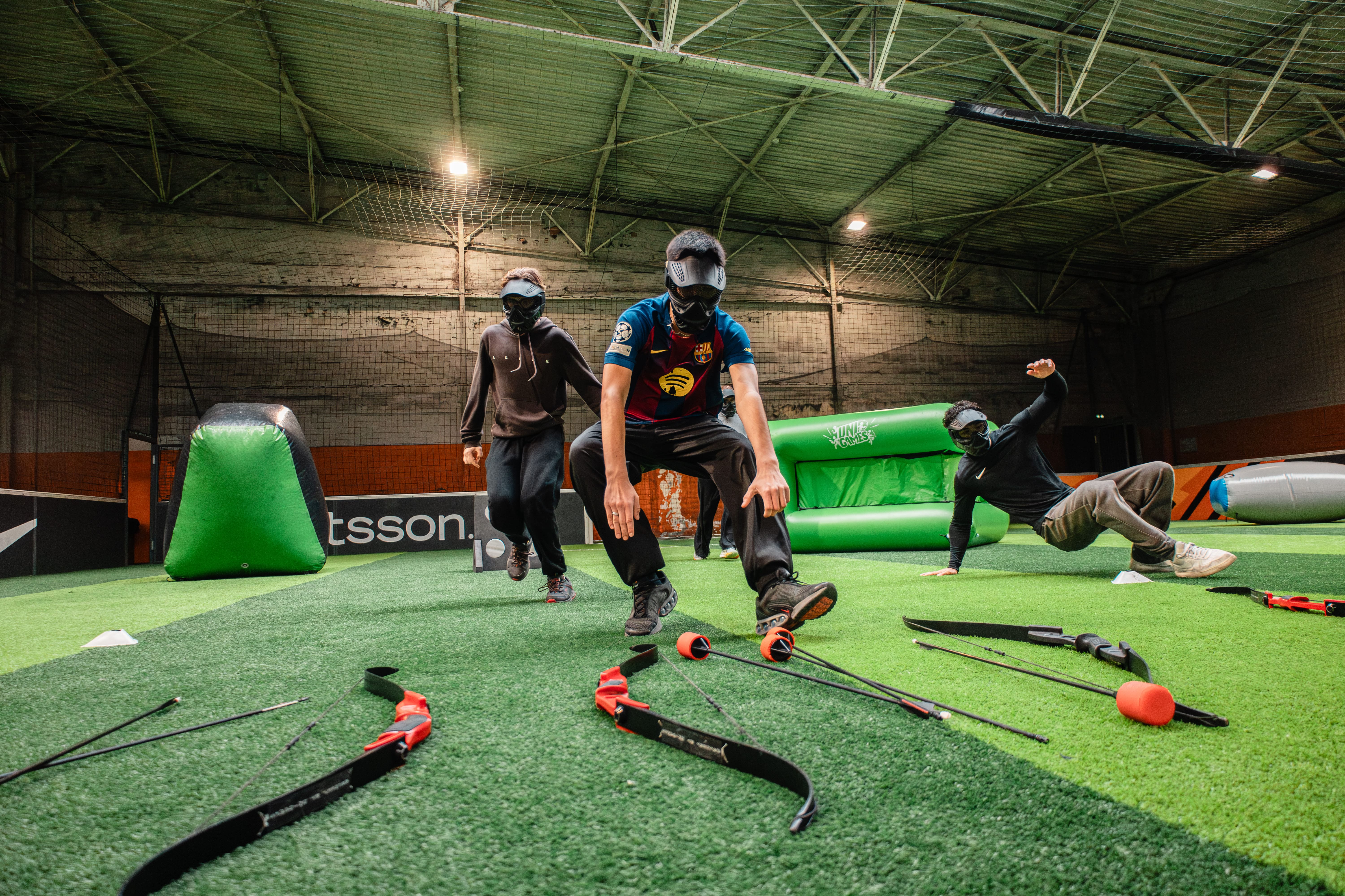 Joueurs en action pendant une partie d’Archery Game