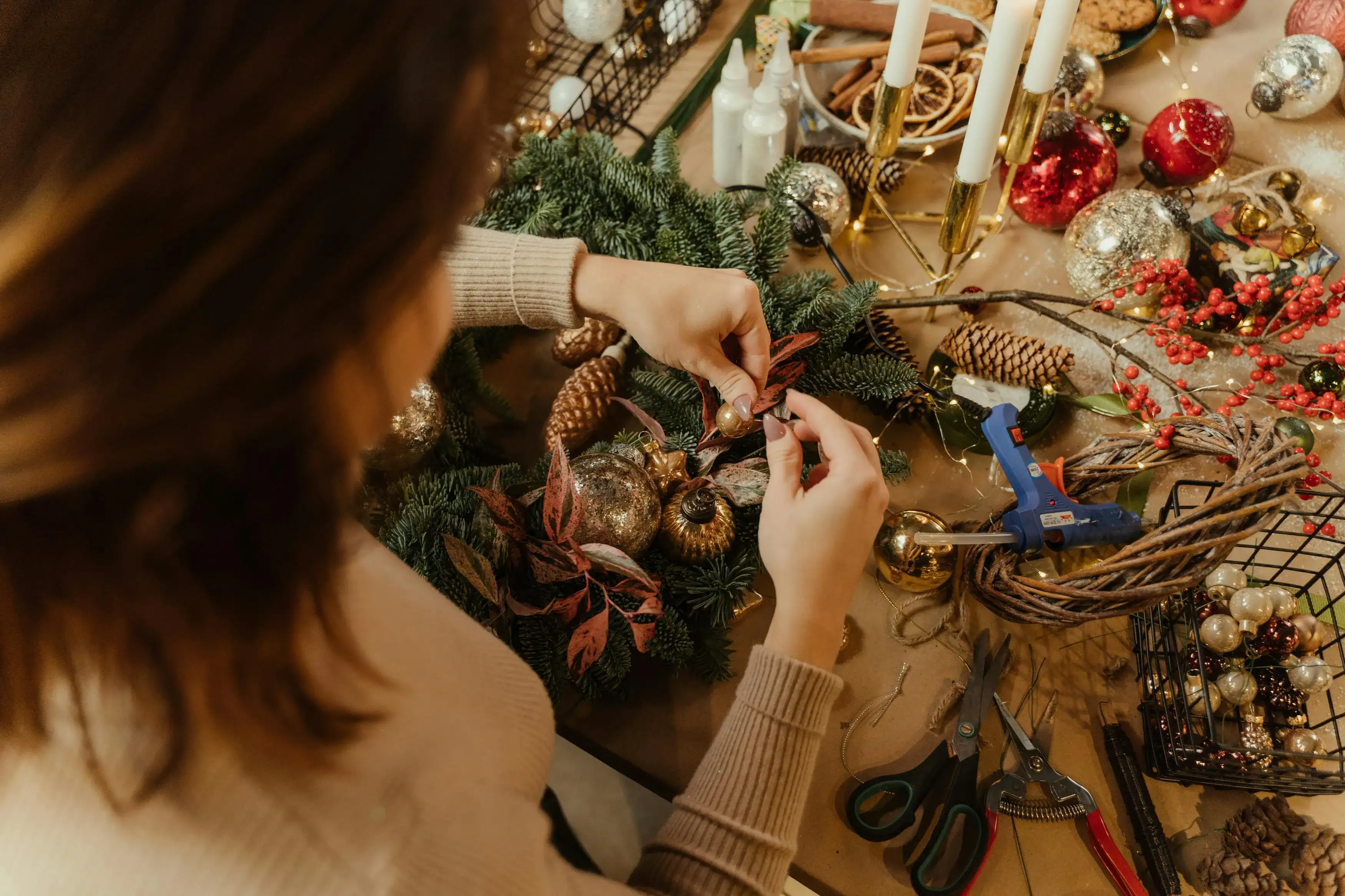 Créer la magie à la maison : ateliers et activités créatives de Noël