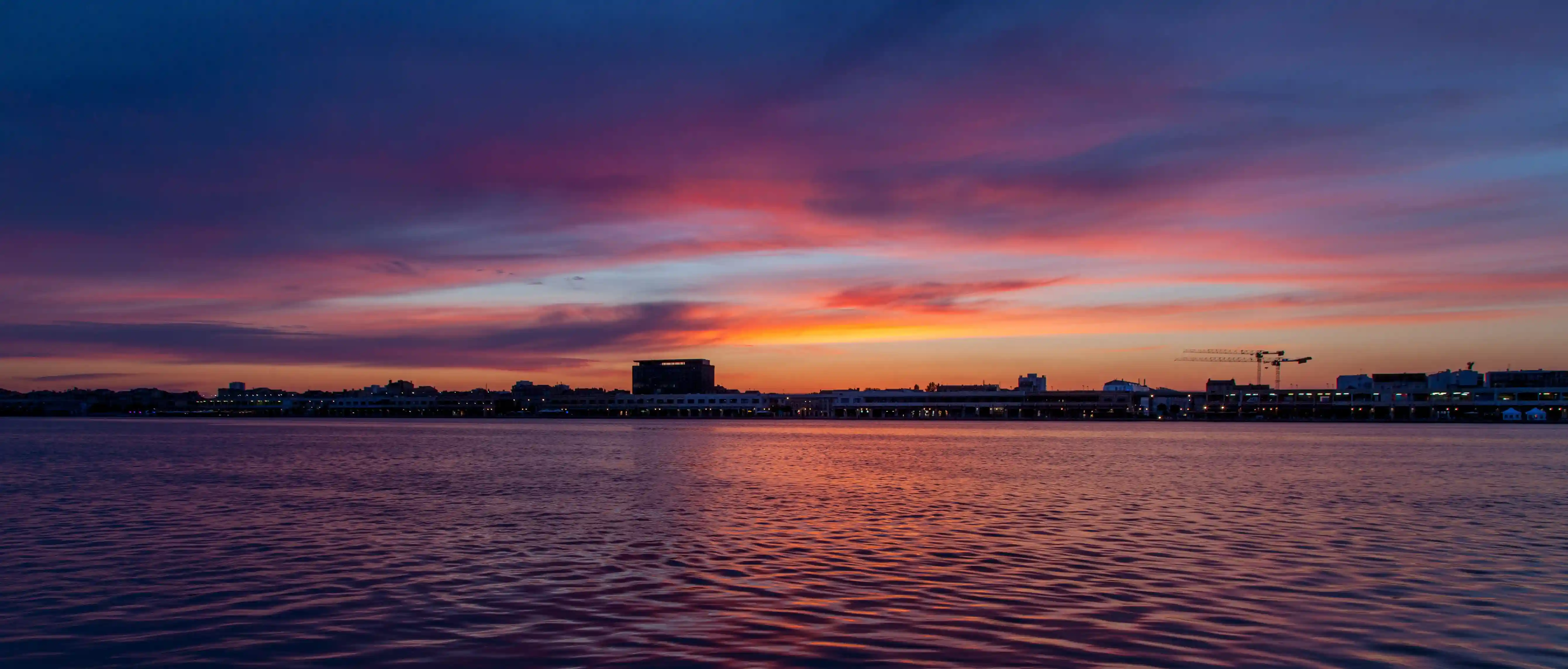 Balade dorée et coucher de soleil Bordeaux romantique