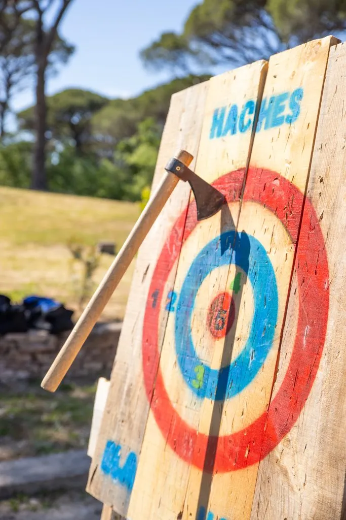 Archery game UniGames - lancer hache cible
